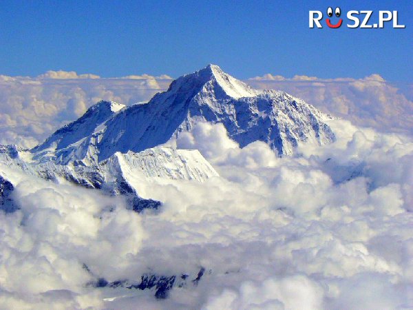 Ile wynosi rekord wejścia na Mount Everest ?