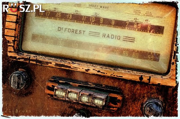 W którym roku przekazano pierwszą wiadomość przez radio?