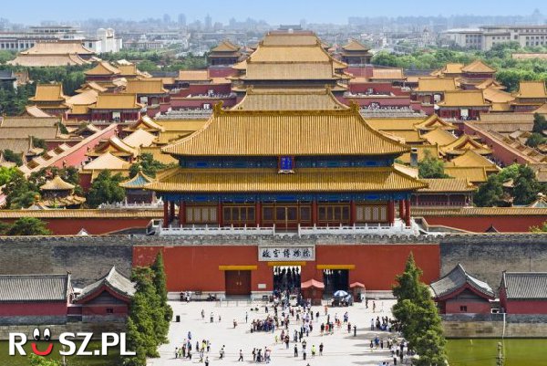 Z ilu budynków składa się Zakazane Miasto w Chinach ?