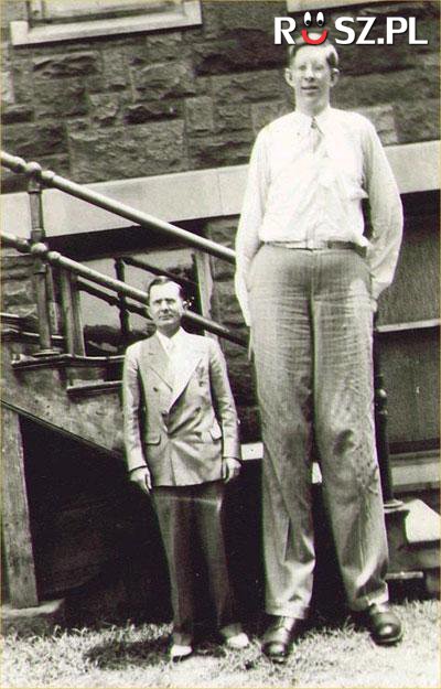 Ile wzrostu miał najwyższy człowiek świata?